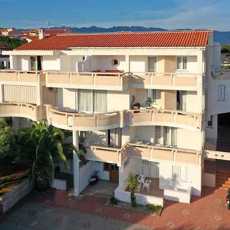 Apartments Tomy Novalja Luaran gambar