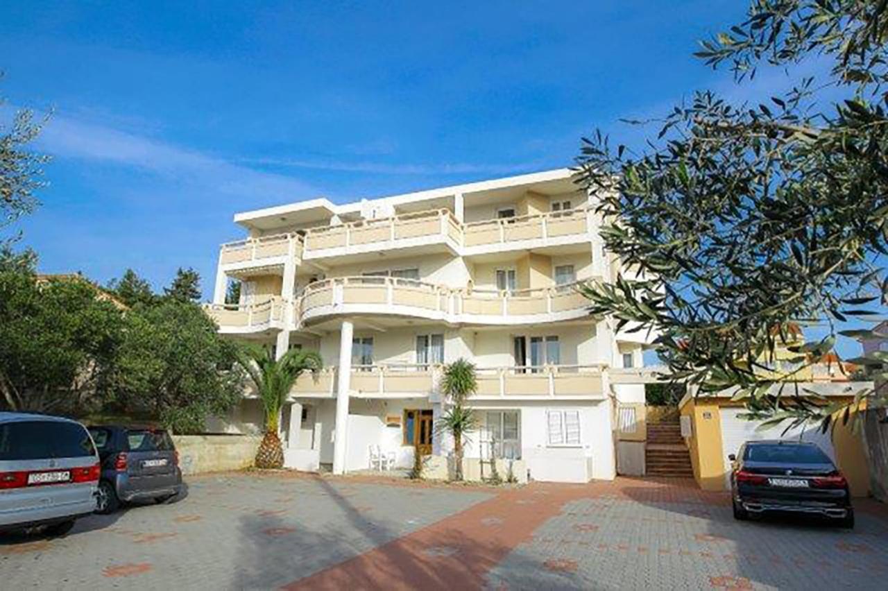 Apartments Tomy Novalja Luaran gambar
