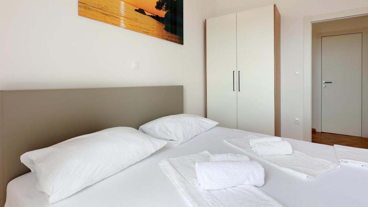 Apartments Tomy Novalja Luaran gambar