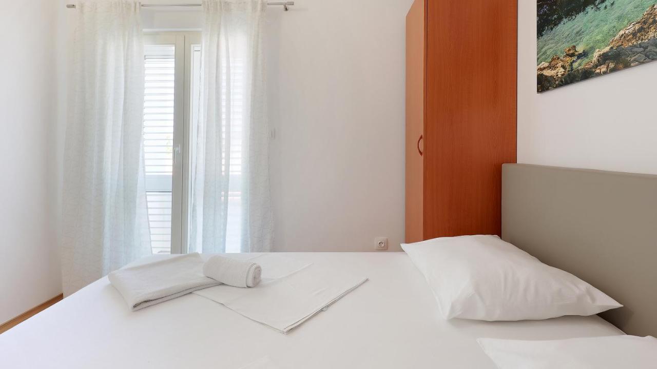 Apartments Tomy Novalja Luaran gambar