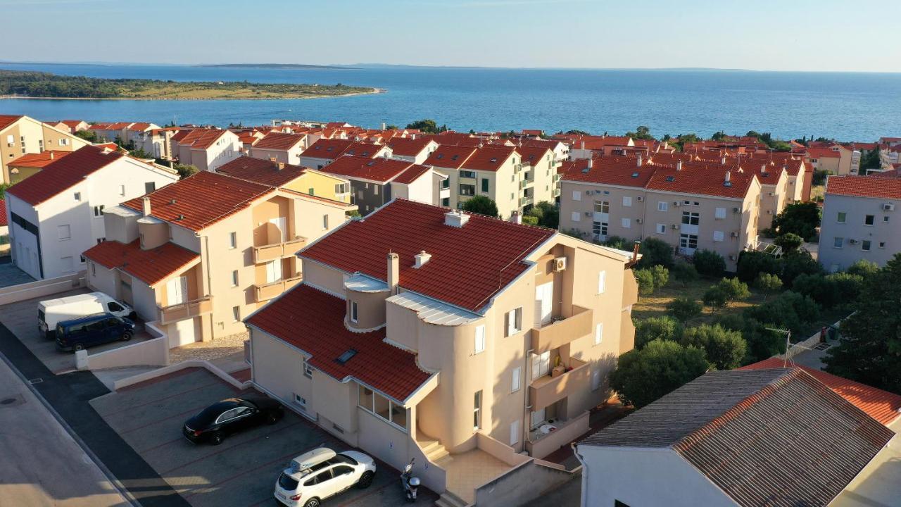 Apartments Tomy Novalja Luaran gambar