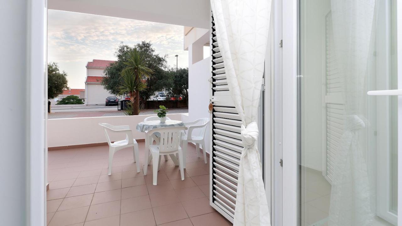 Apartments Tomy Novalja Luaran gambar