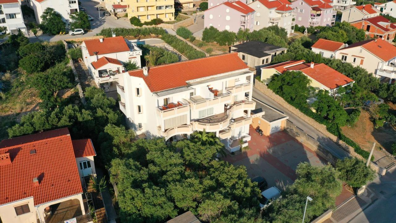 Apartments Tomy Novalja Luaran gambar