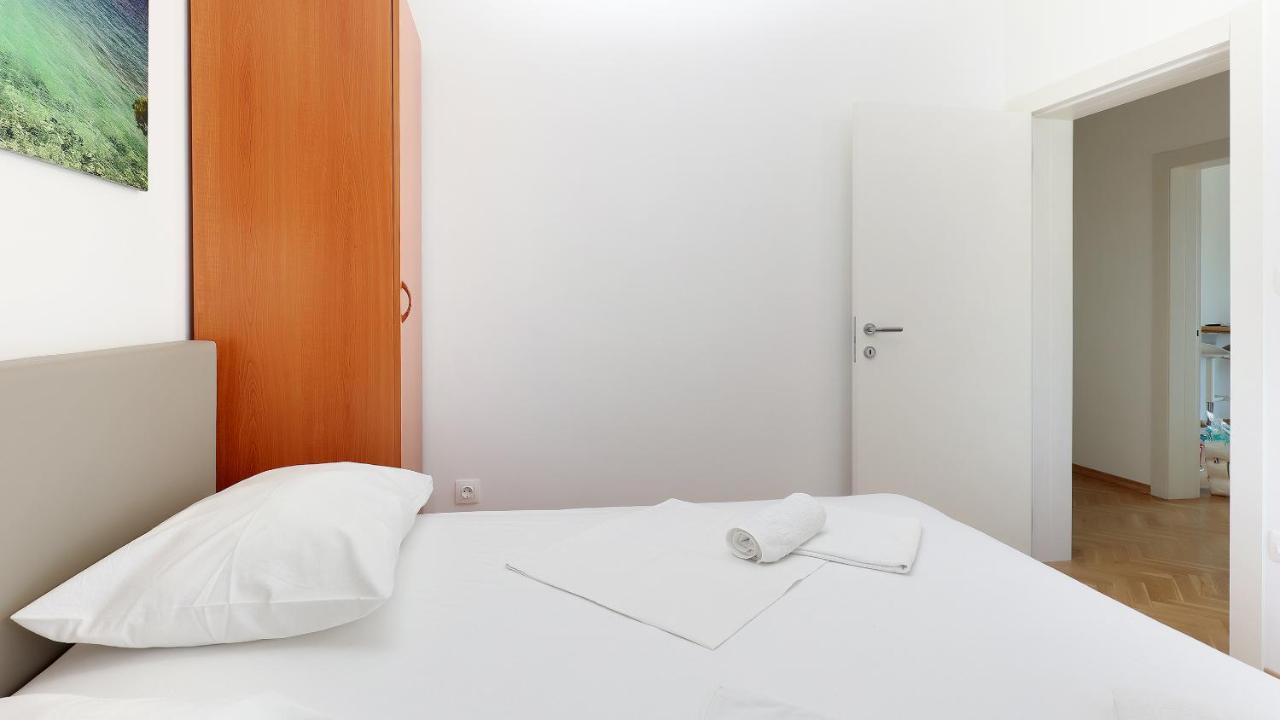 Apartments Tomy Novalja Luaran gambar