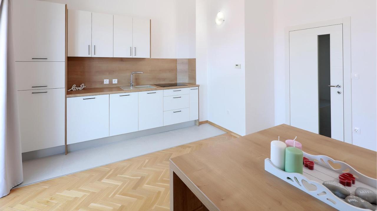 Apartments Tomy Novalja Luaran gambar