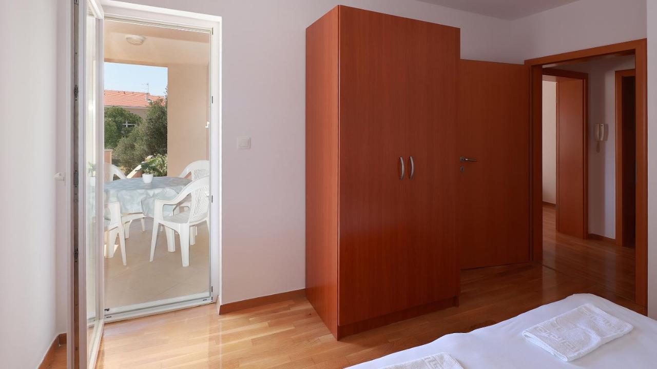 Apartments Tomy Novalja Luaran gambar