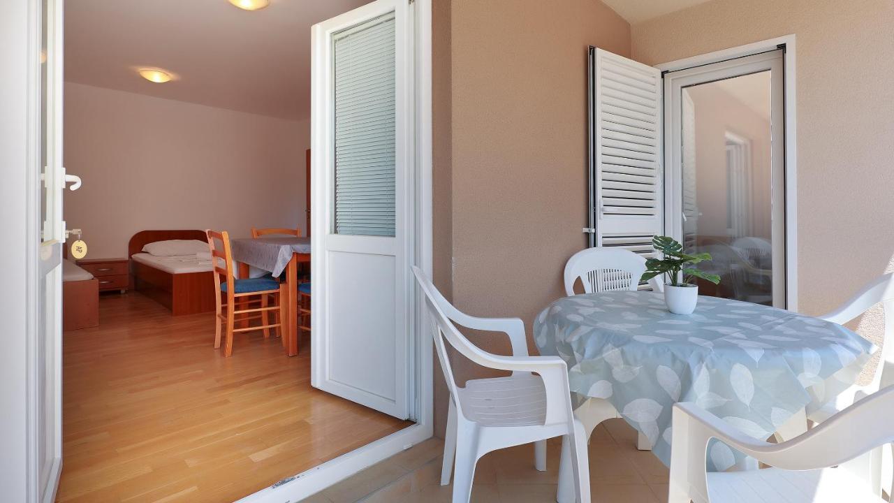 Apartments Tomy Novalja Luaran gambar