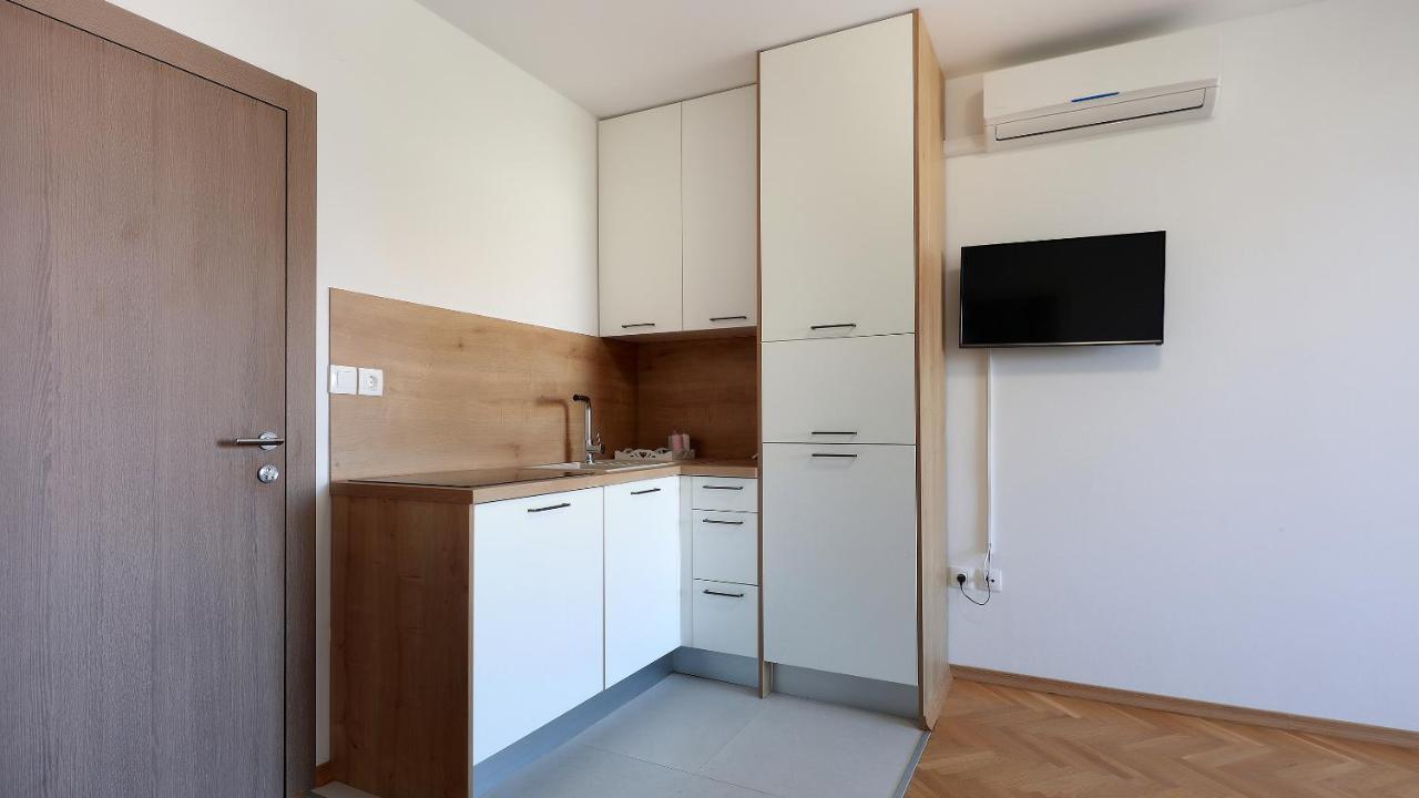 Apartments Tomy Novalja Luaran gambar