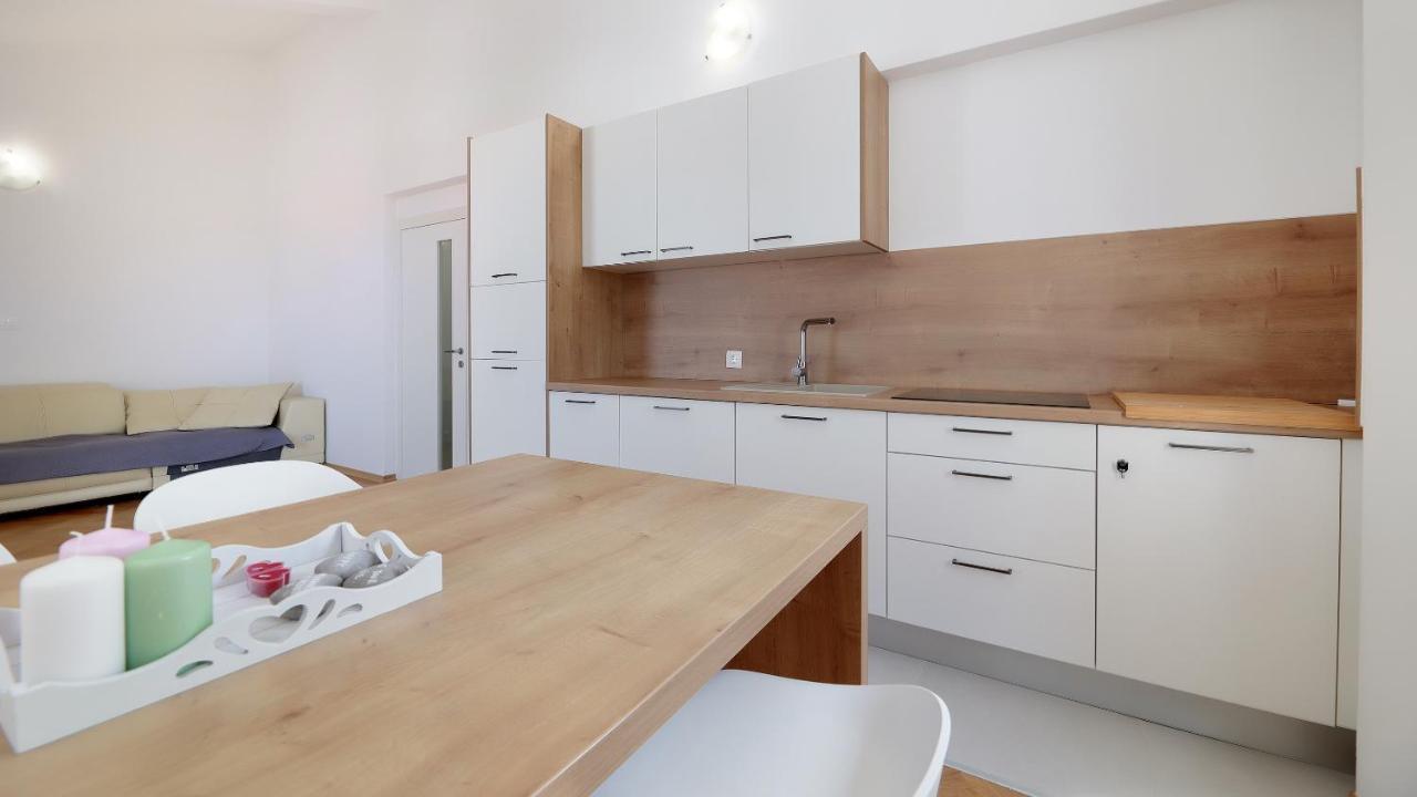 Apartments Tomy Novalja Luaran gambar