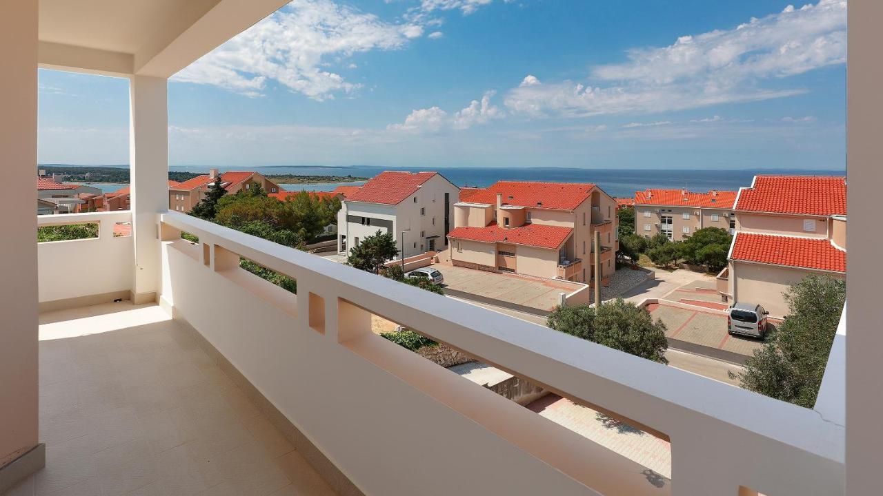 Apartments Tomy Novalja Luaran gambar