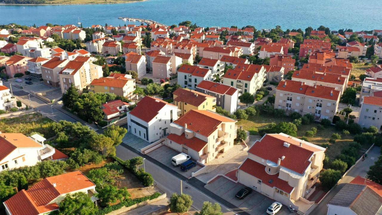 Apartments Tomy Novalja Luaran gambar
