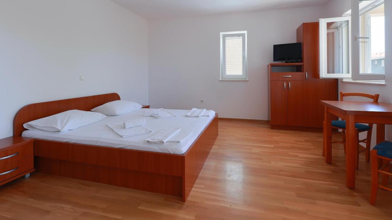 Apartments Tomy Novalja Luaran gambar