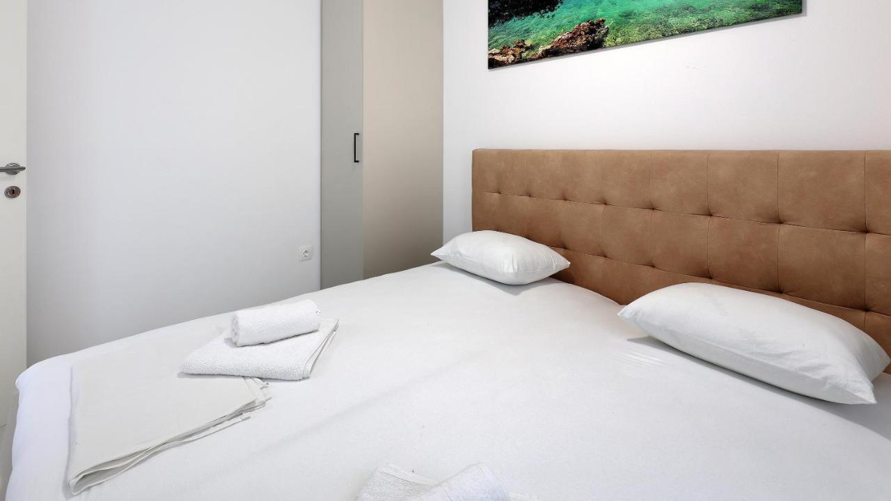 Apartments Tomy Novalja Luaran gambar