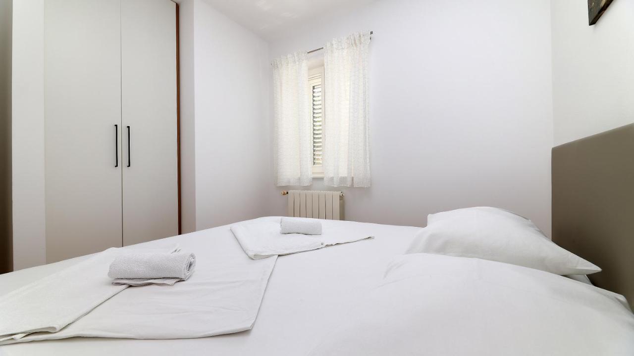 Apartments Tomy Novalja Luaran gambar