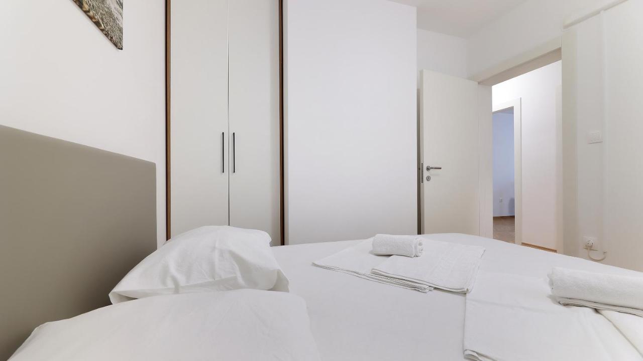 Apartments Tomy Novalja Luaran gambar