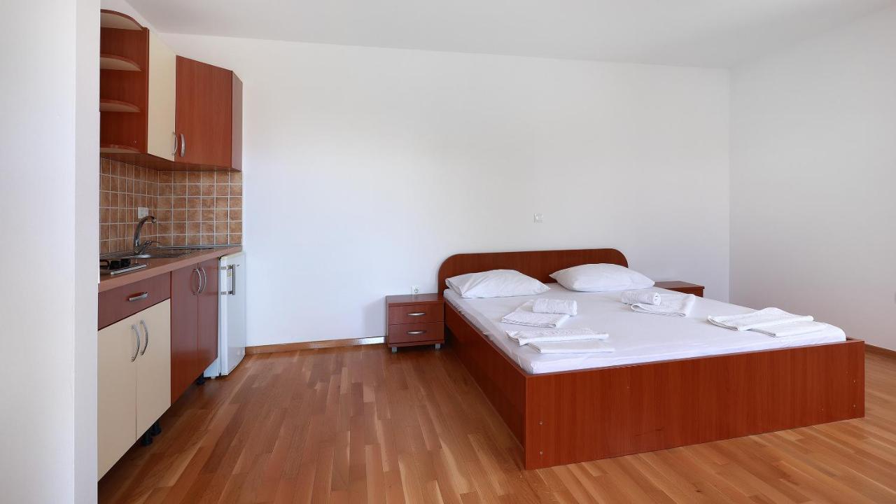 Apartments Tomy Novalja Luaran gambar