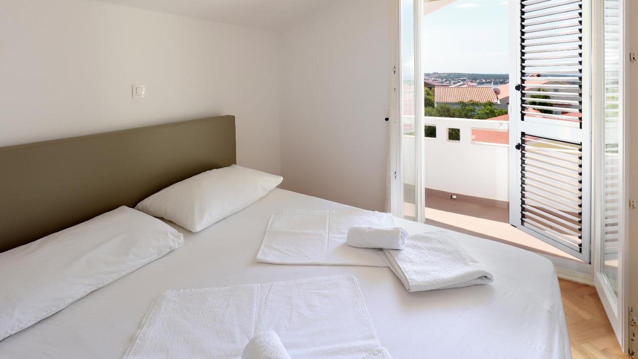 Apartments Tomy Novalja Luaran gambar